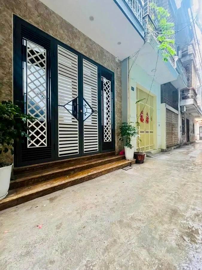 Bán nhà phân lô Giải Phóng 50m² x 5T thang máy, ngõ ô tô, gần hồ, gần phố, ở sướng